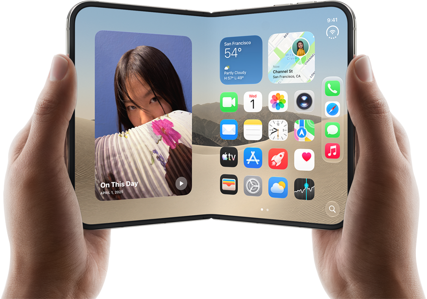 iPhone Duo, kleur Sterrenwit, vastgehouden door twee handen in liggende stand, opengevouwen, binnendisplay toont foto’s aan de linkerkant, apps aan de rechterkant