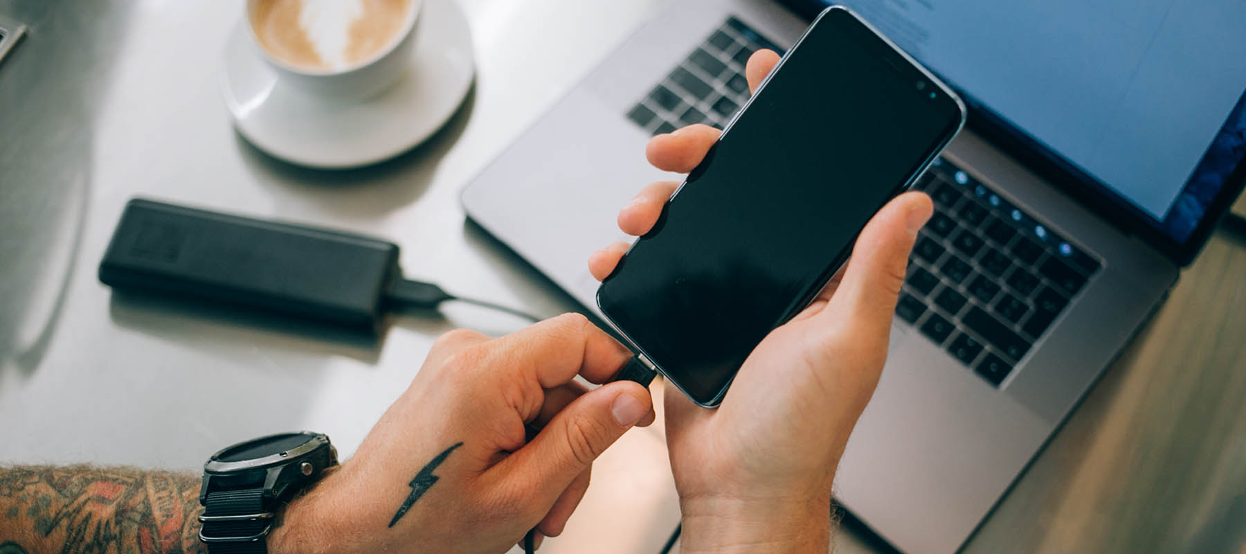 dos en donts van je smartphone opladen-web